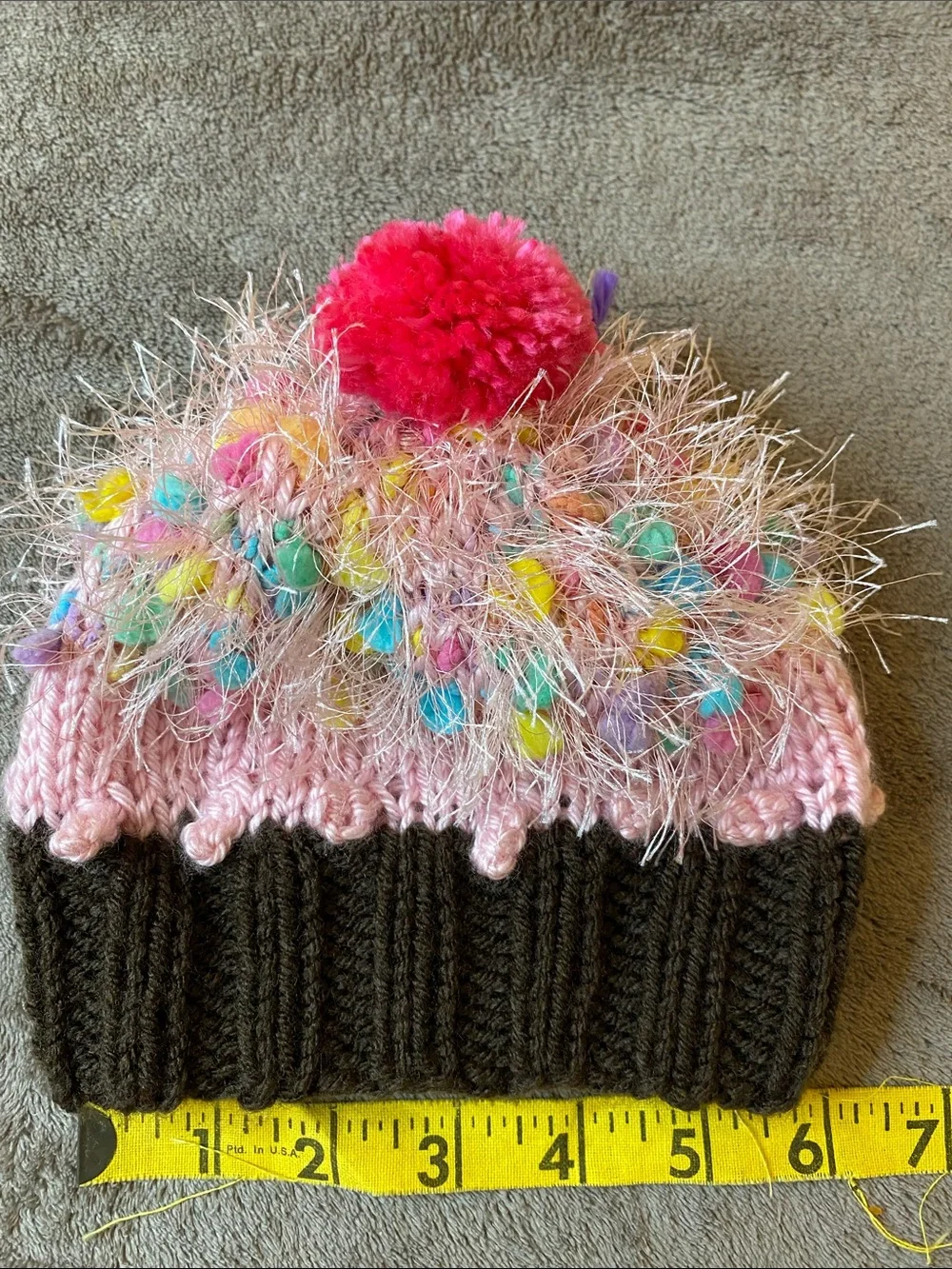 Knitted cup cake beanie size XS NWT